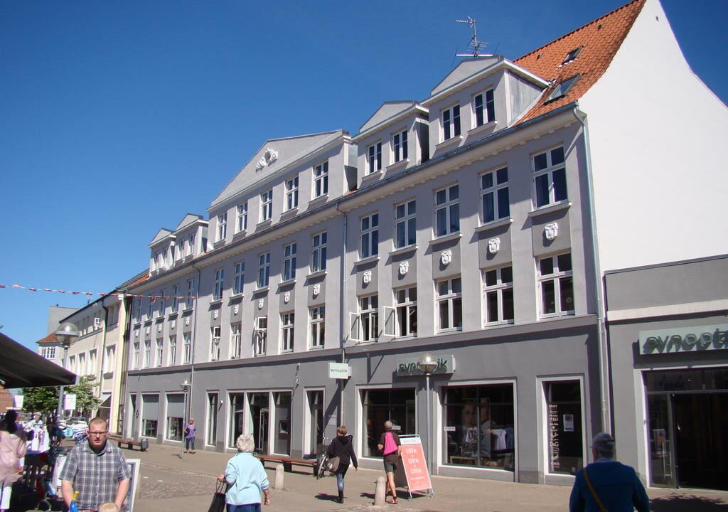 6400_jernbanegade_sparbank - Rockidan Facaderenovering af Butiksejendom