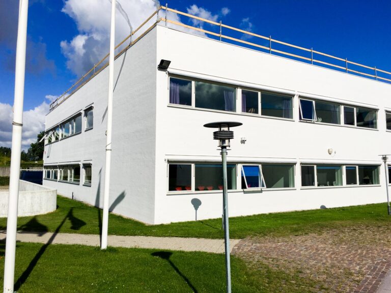 web-5 - Rockidan Maling af facade – Høje Taastrup Gymnasium
