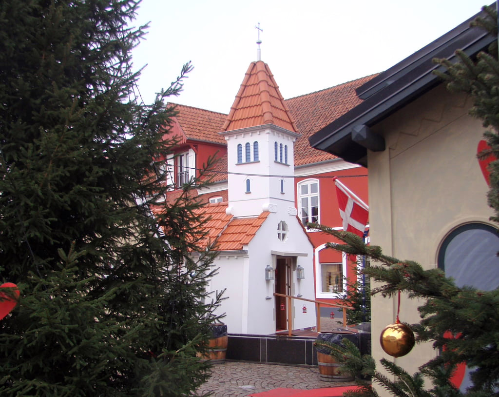 Ny kirke opført som præfabrikeret elementbyggeri